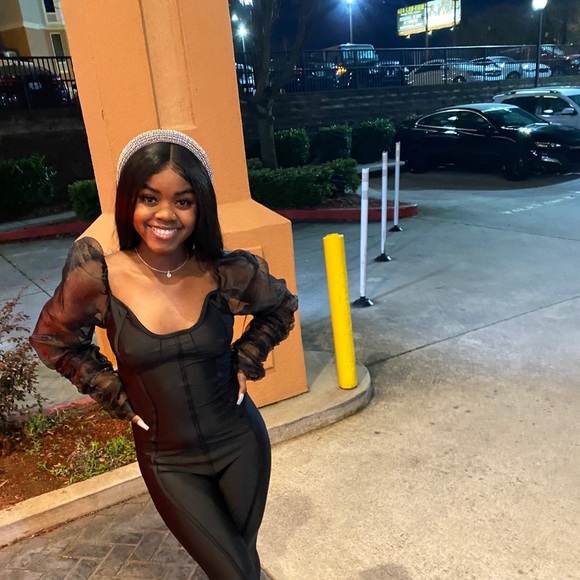 Meet your Posher, Chinara - Picture 1 of 1